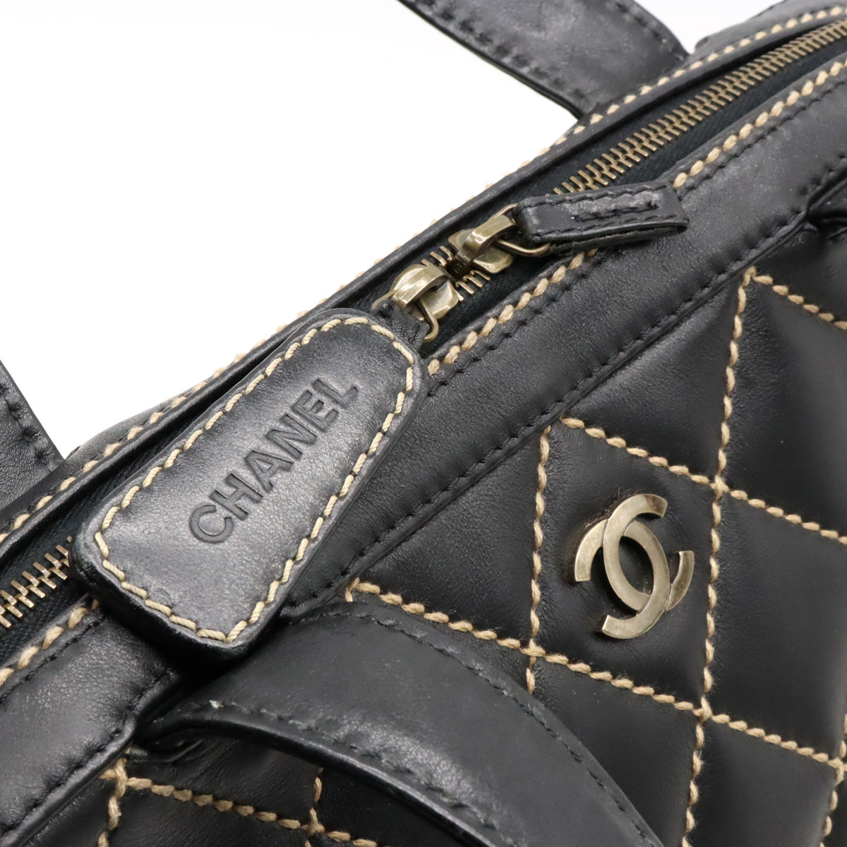 Chanel Wild Stitch Leather Tote Bag A14693 in Very Good Condition