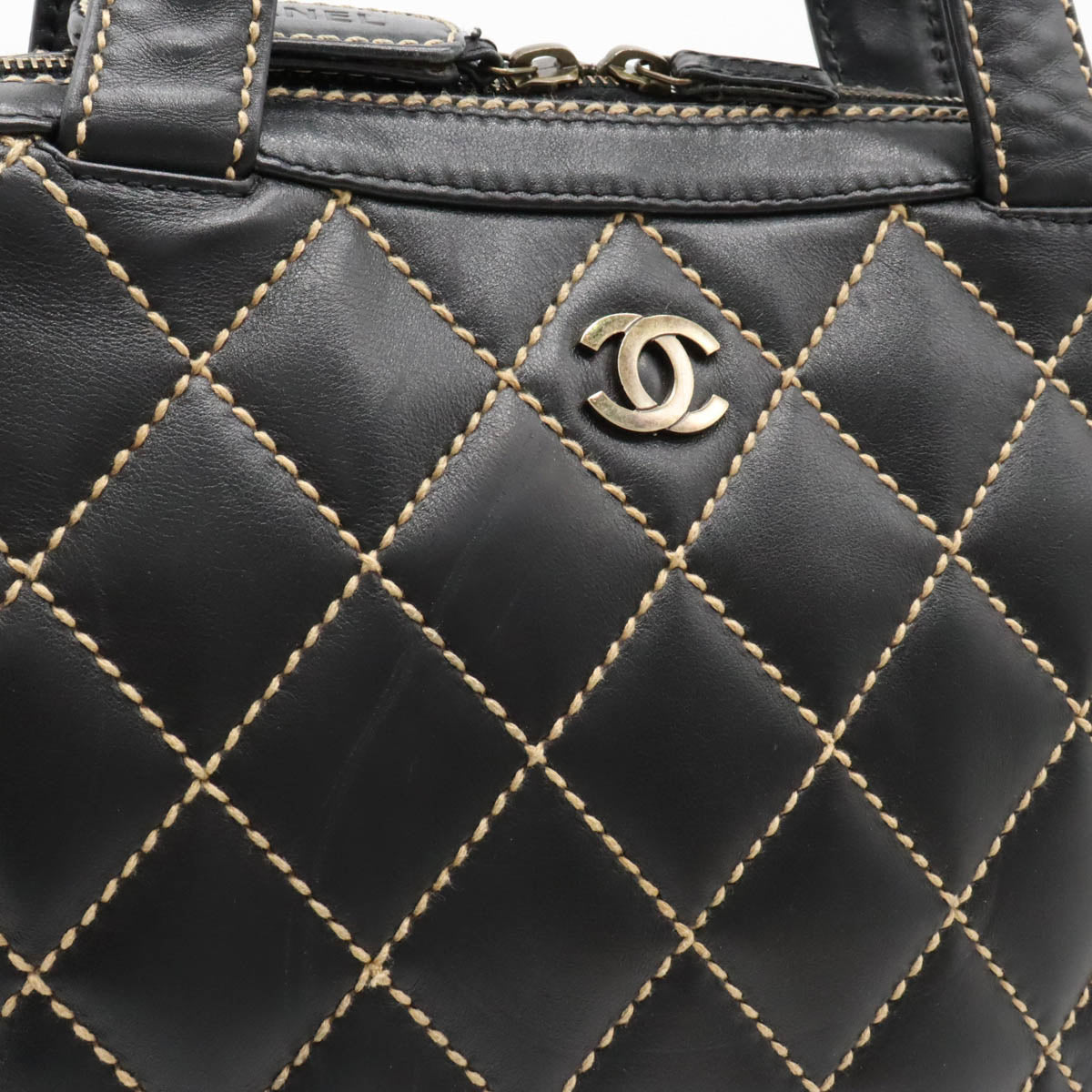 Chanel Wild Stitch Leather Tote Bag A14693 in Very Good Condition