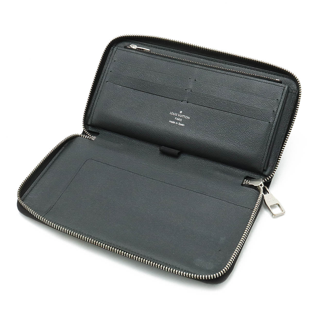 Louis Vuitton Taiga Zippy Organizer Travel Case Wallet in Very Good Condition