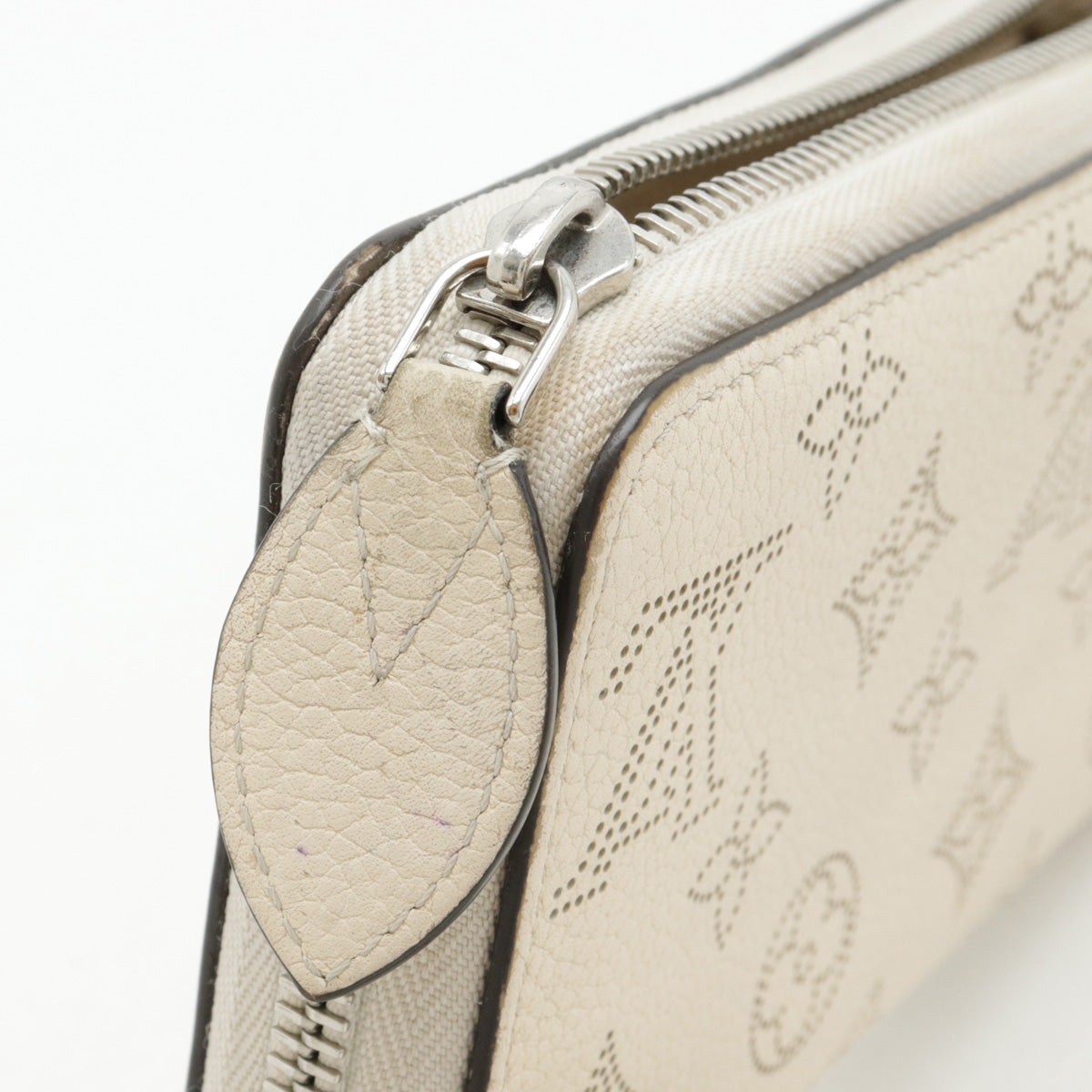 Louis Vuitton Monogram Mahina Zippy Wallet Ivory