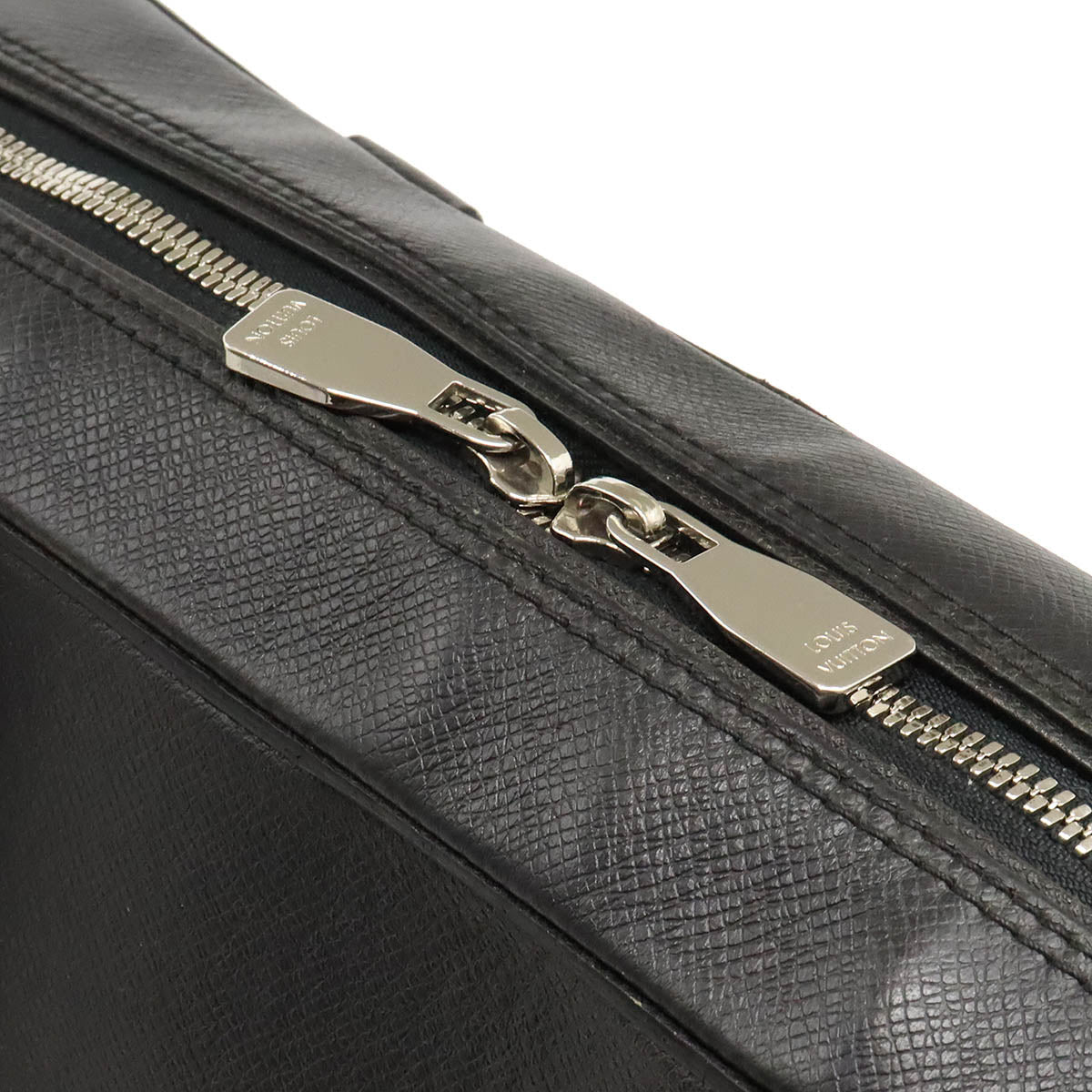 Louis Vuitton Taiga Neo Igor Briefcase Black