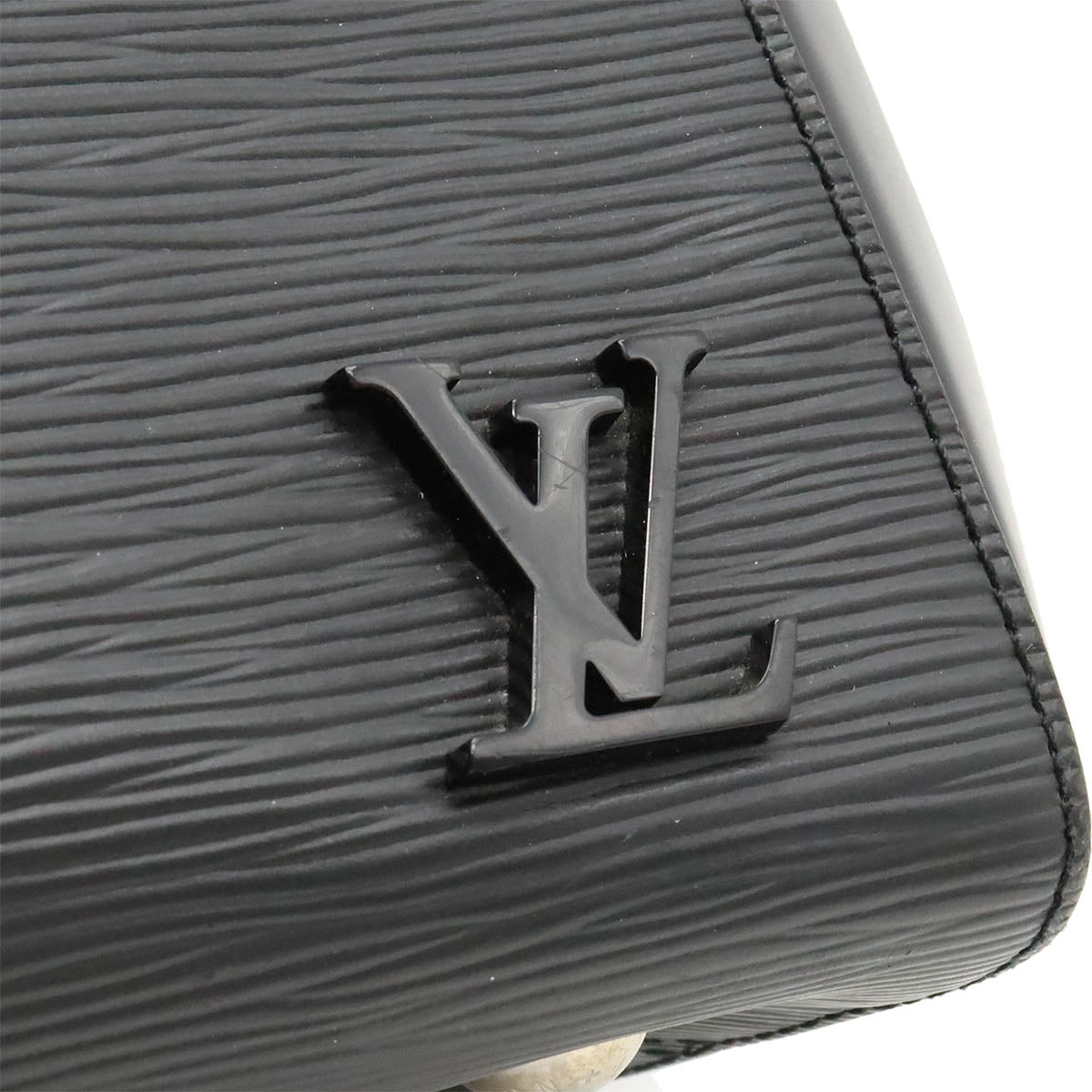 Louis Vuitton Epi Leather Cluny MM Handbag Black