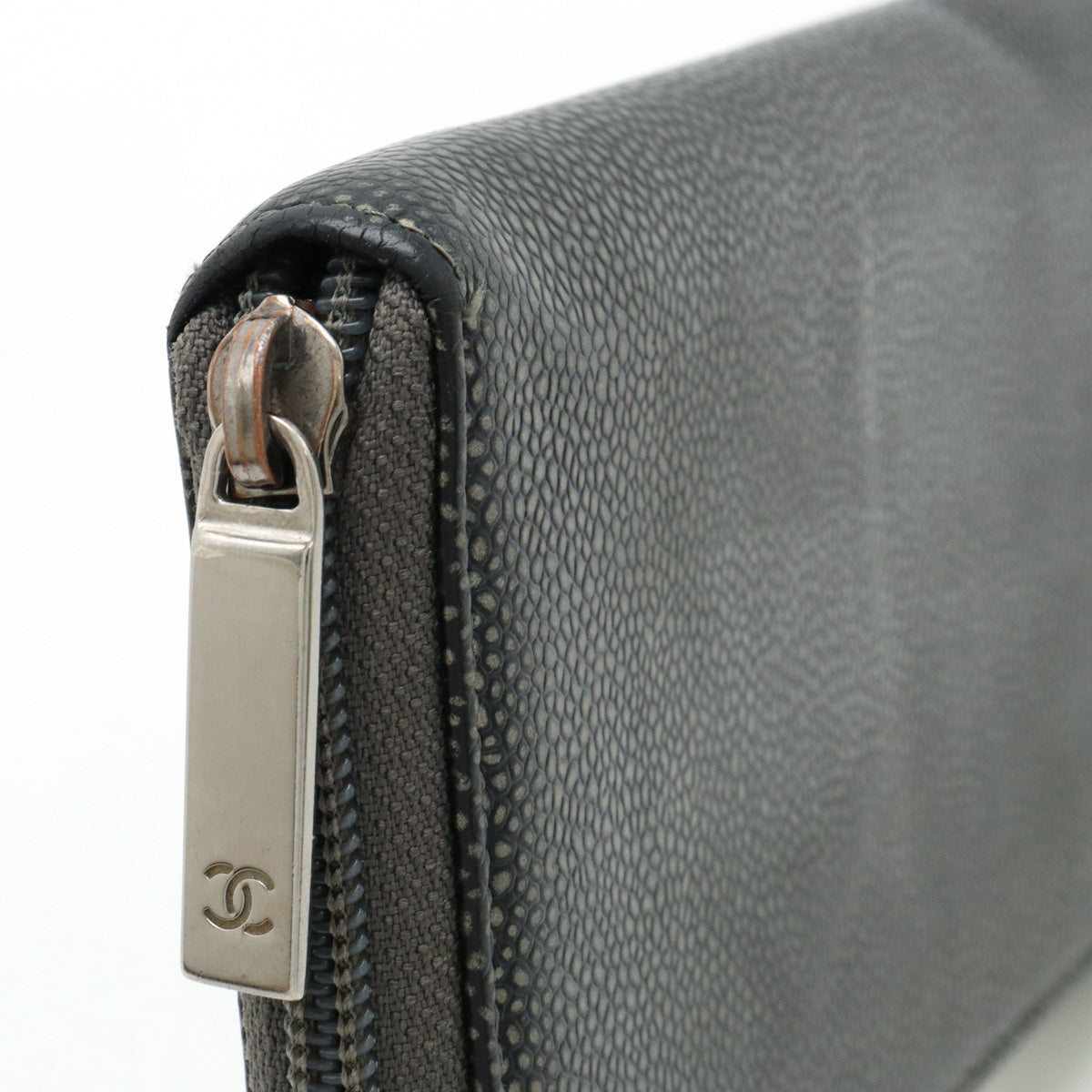 Chanel Caviar Skin Coco Mark Zip Around Long Wallet A50071 in Very Good Condition