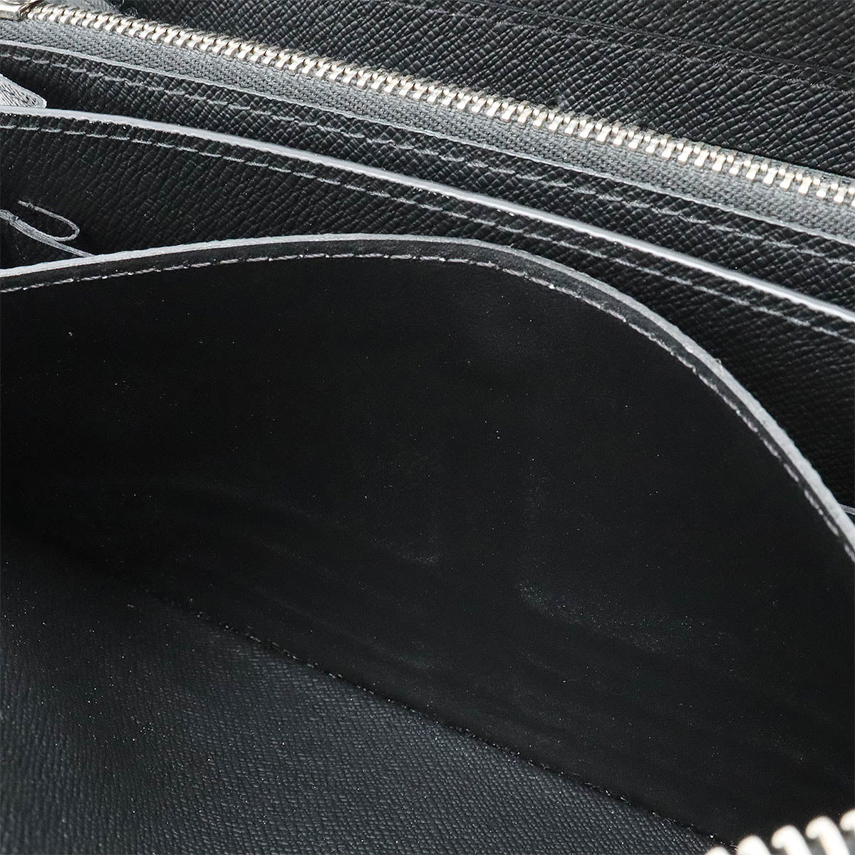 Louis Vuitton Taiga Zippy XL Wallet Black