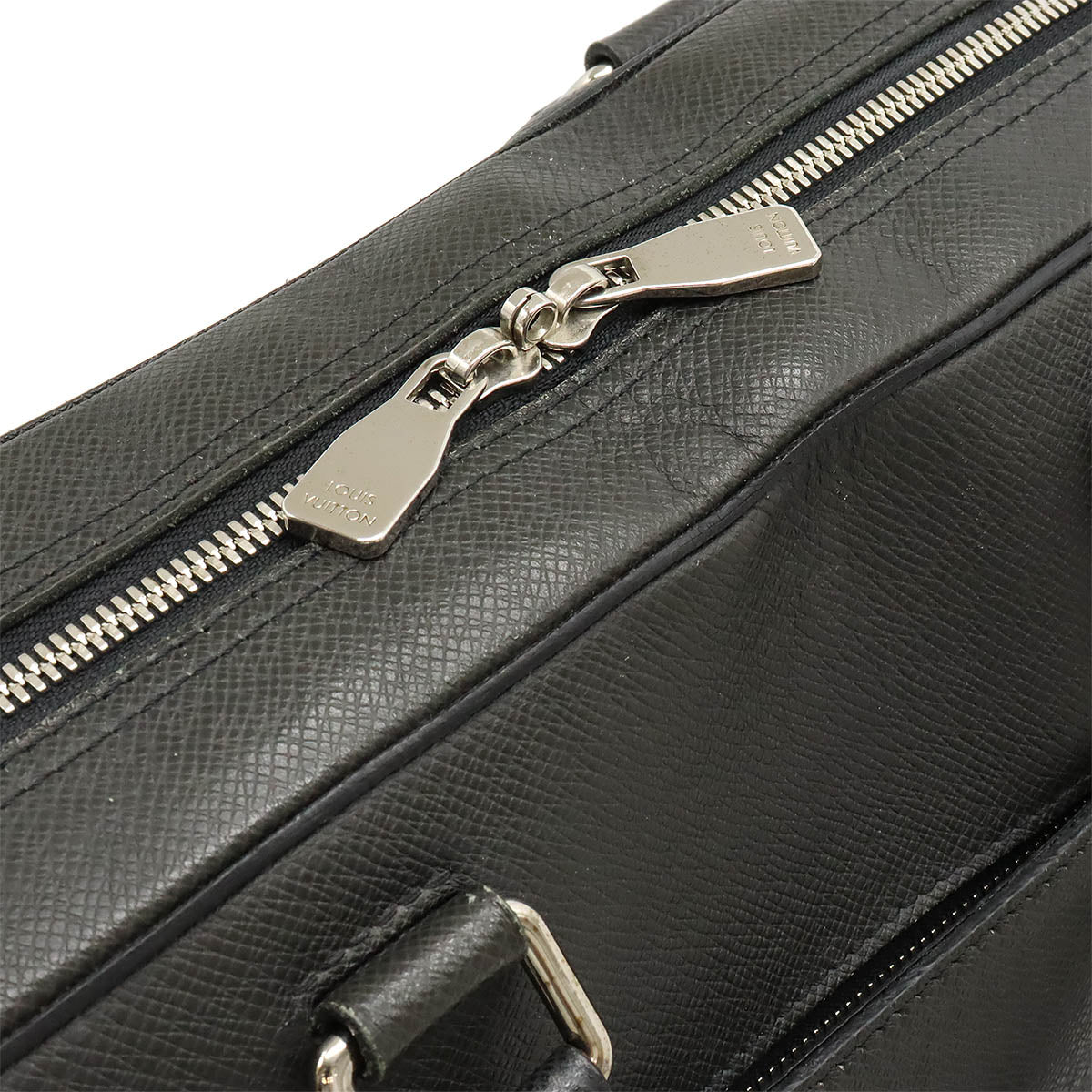 Louis Vuitton Taiga Leather Business Briefcase M33405