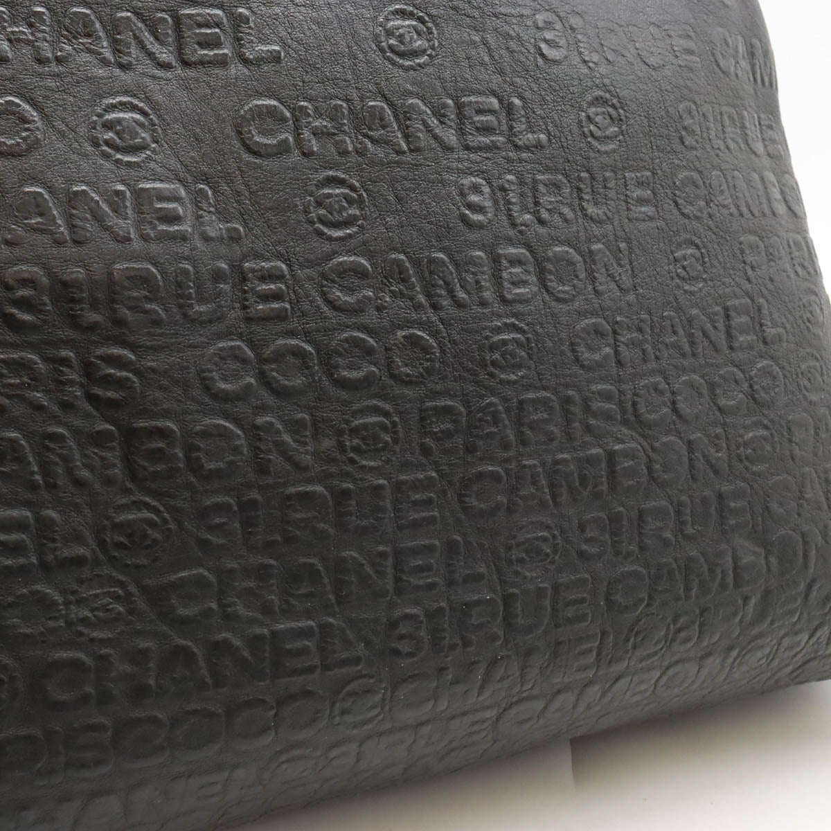 Chanel Leather Embossed Logo Tote Bag A46123 in Very Good Condition