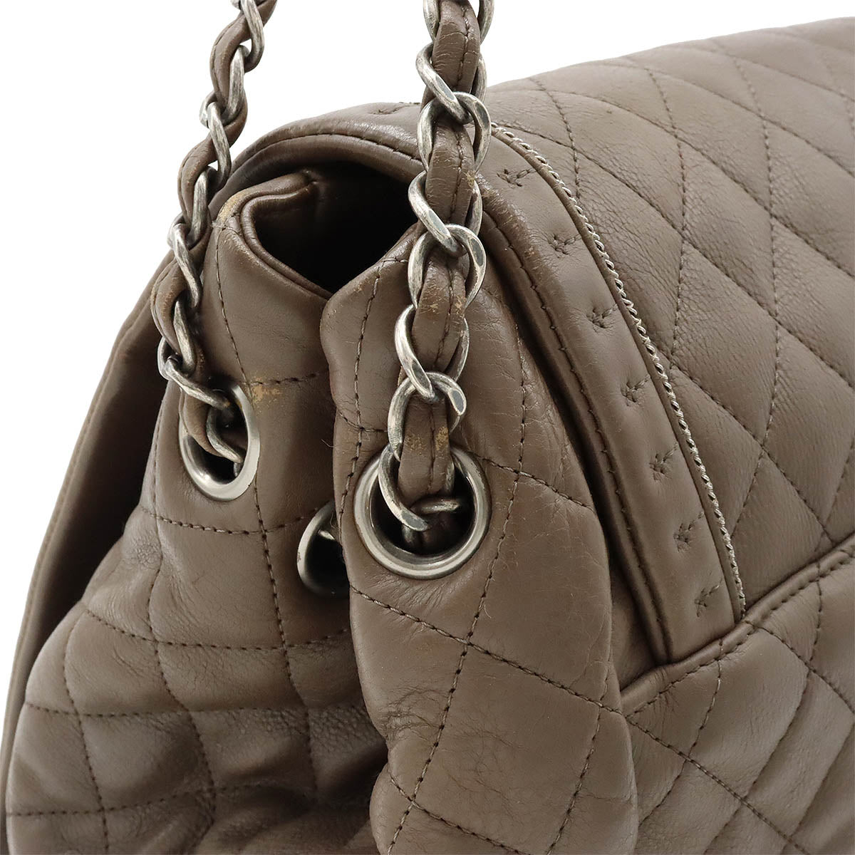 Chanel Quilted Leather Shoulder Bag in Very Good Condition