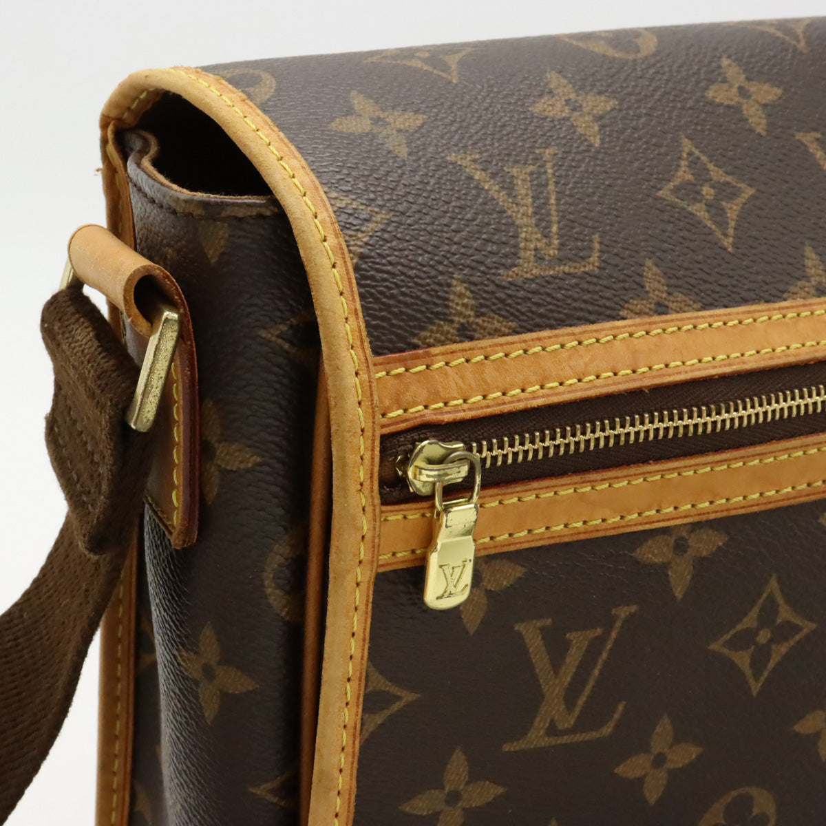 Louis Vuitton Monogram Bosphore PM Messenger Bag M40106