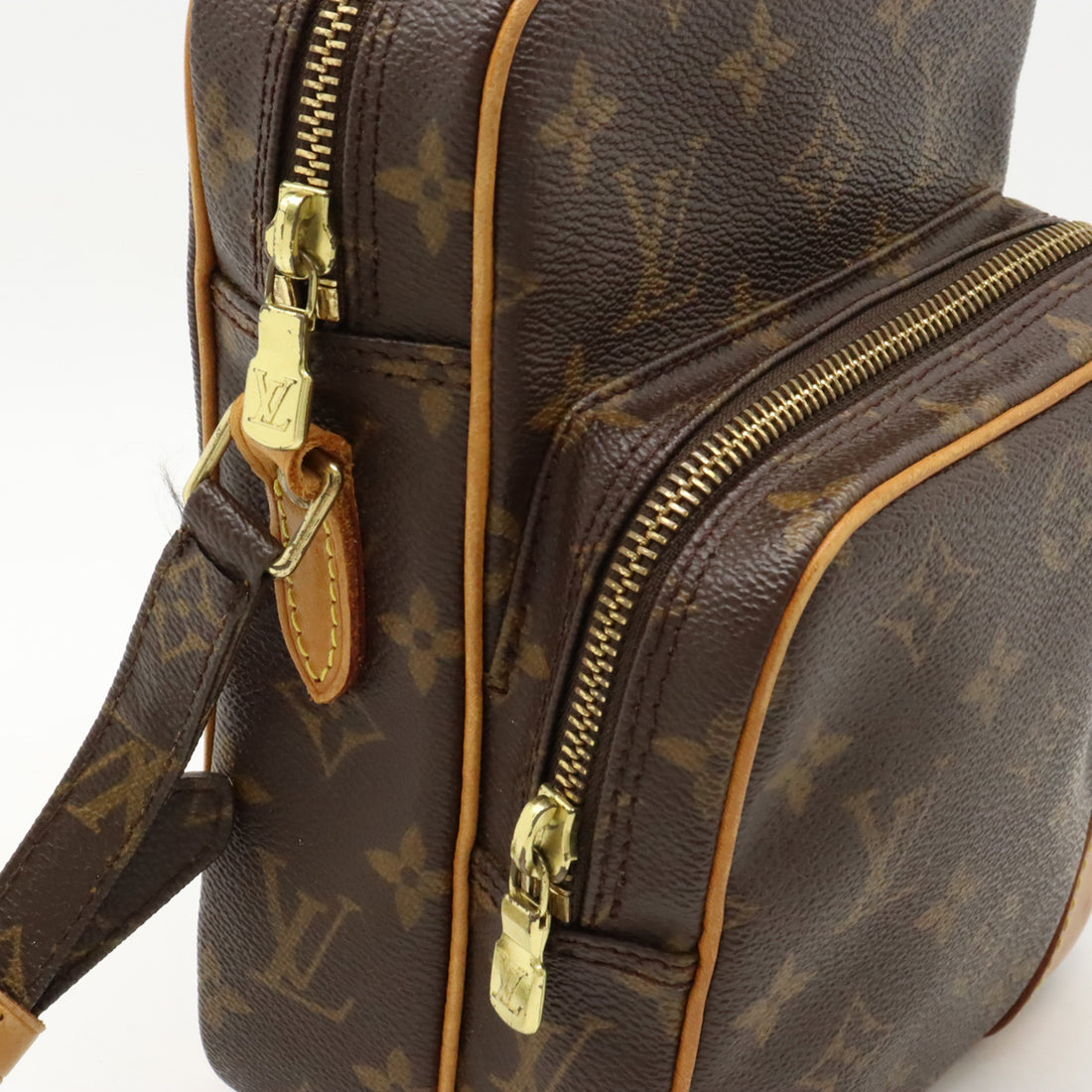 Louis Vuitton Monogram Amazon Shoulder Bag Pochette M45236