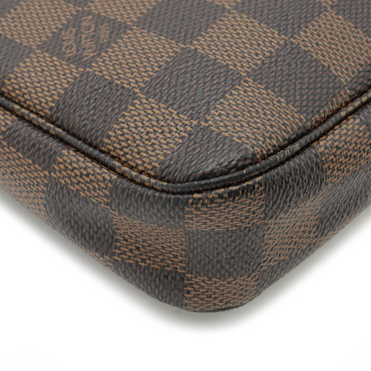 Louis Vuitton Damier Pochette Accessoire Clutch N51985 in Very Good Condition