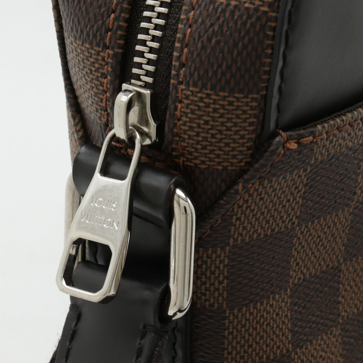 Louis Vuitton Damier Jake Messenger Bag N41568