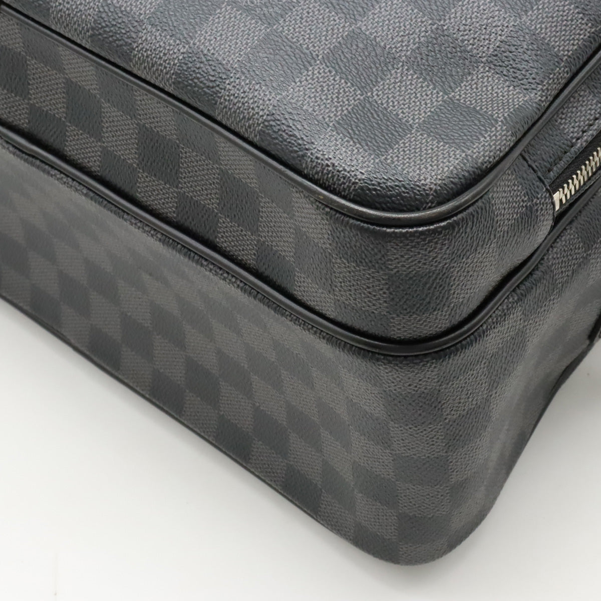 Louis Vuitton Damier Graphite Io Messenger Bag N45252 in Very Good Condition