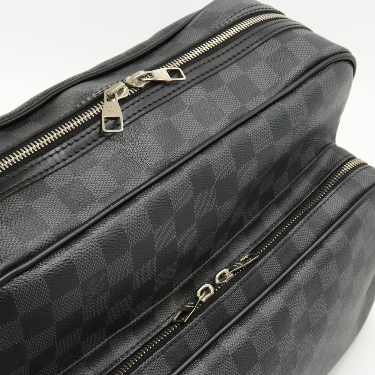 Louis Vuitton Damier Graphite Io Messenger Bag N45252 in Very Good Condition