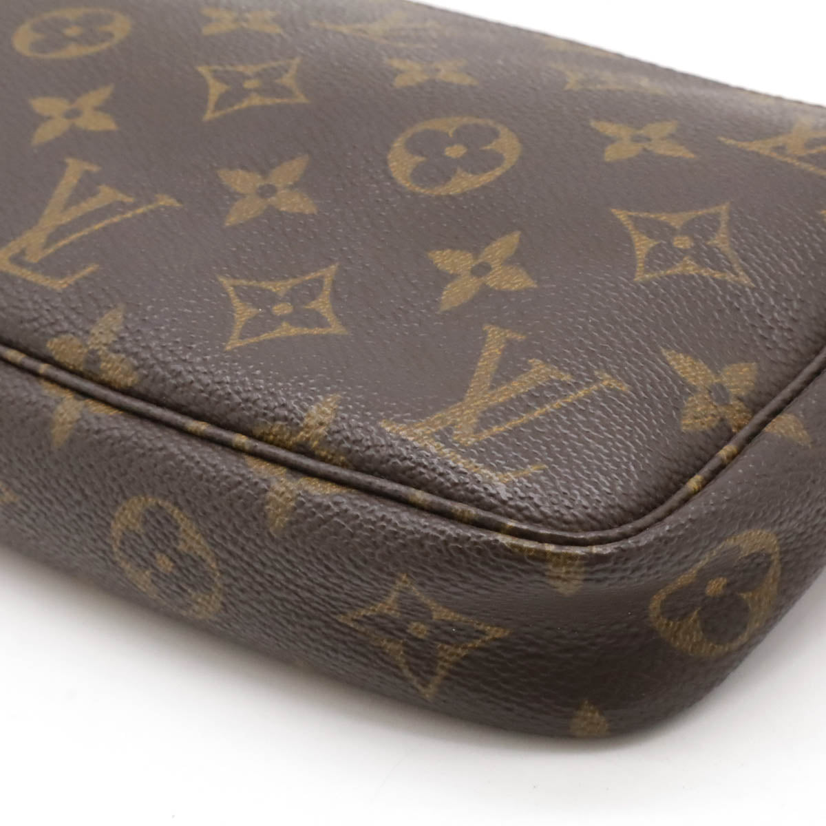 Louis Vuitton Monogram Pochette Accessoires Clutch M51980 in Very Good Condition