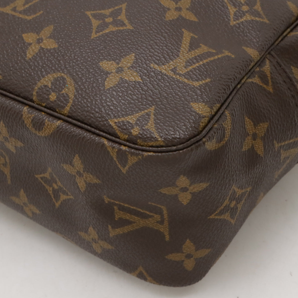 Louis Vuitton Monogram Toiletry Pouch 28 M47522 in Very Good Condition