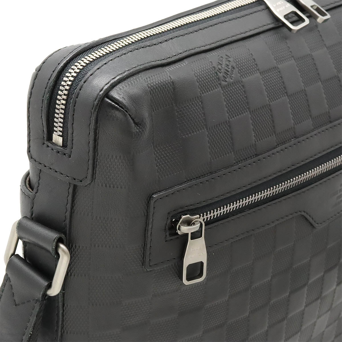 Louis Vuitton Damier Infini Calypso MM Shoulder Messenger Bag N41201 in Very Good Condition