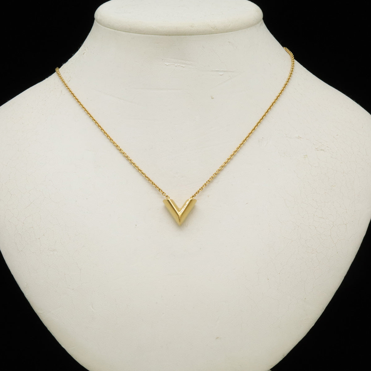 Louis Vuitton Essential V Gold Pendant Necklace M61083 in Pristine Condition