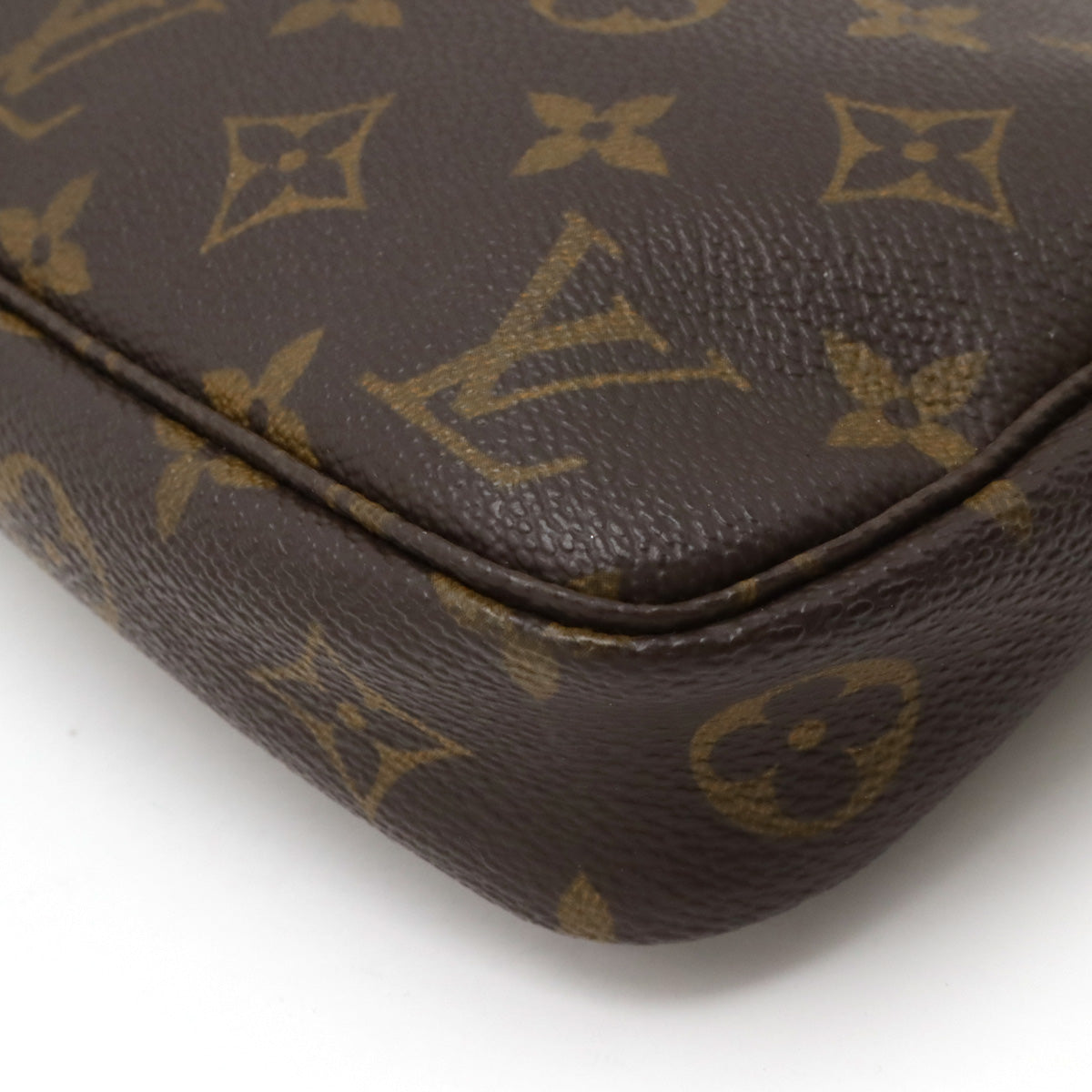 Louis Vuitton Monogram Pochette Accessoires Clutch in Very Good Condition