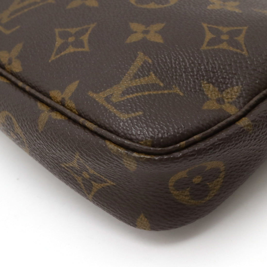 Louis Vuitton Monogram Pochette Accessoires Clutch