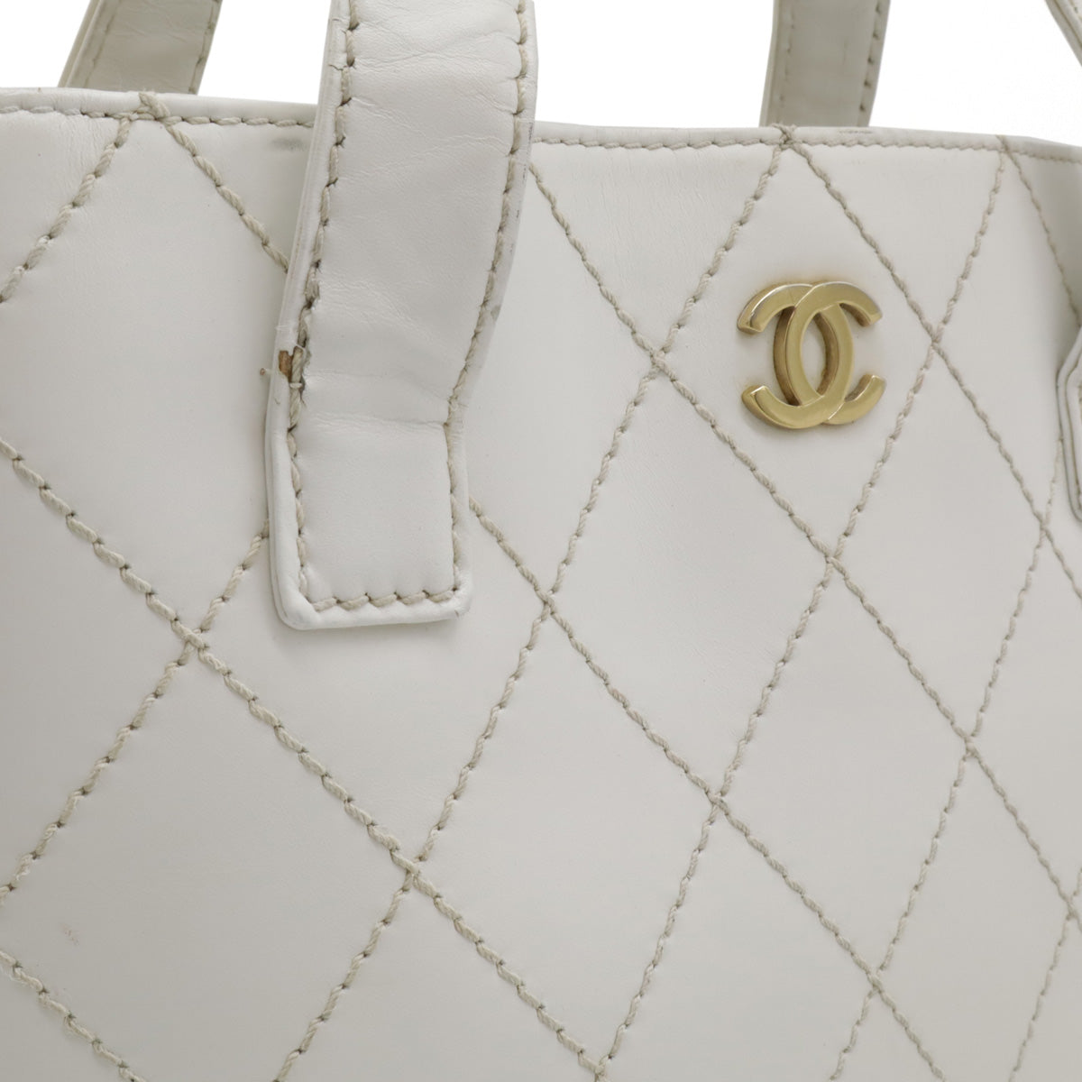 Chanel Wild Stitch Leather Tote Bag A18126 in Very Good Condition