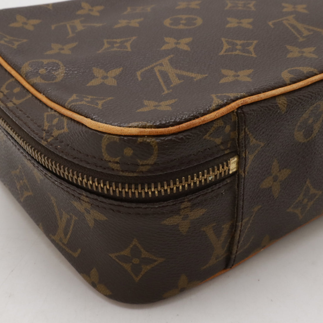 Louis Vuitton Monogram Toiletry Pouch M47640 in Very Good Condition