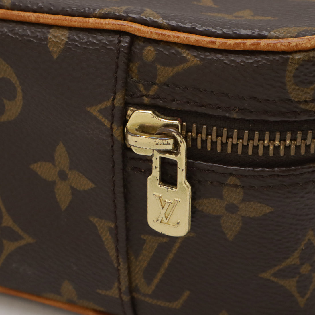 Louis Vuitton Monogram Toiletry Pouch M47640