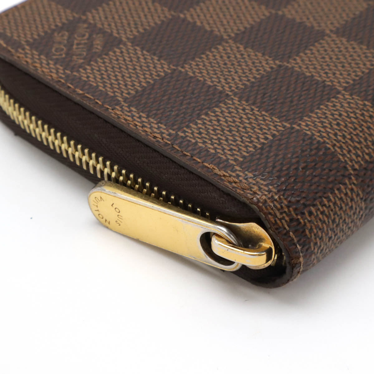 Louis Vuitton Damier Zippy Wallet N41661 in Very Good Condition