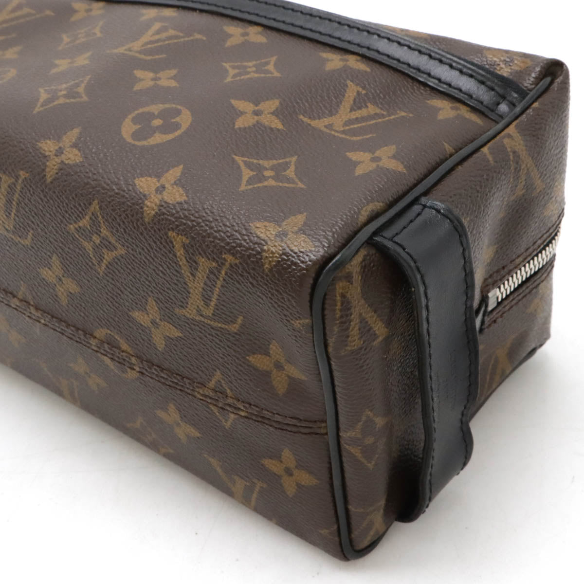 Louis Vuitton Monogram Leather Toiletry Pouch Clutch M40378 in Very Good Condition