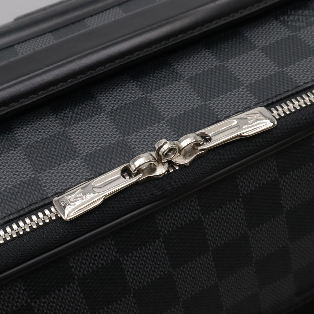 Louis Vuitton Damier Graphite Pegase 45 Carry Bag N23302