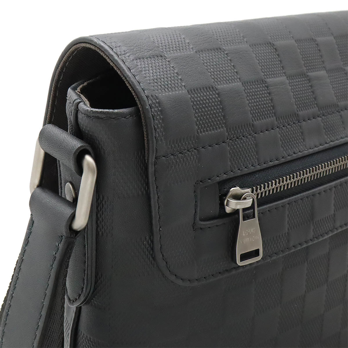 Louis Vuitton Damier Infini District MM Bag N41284