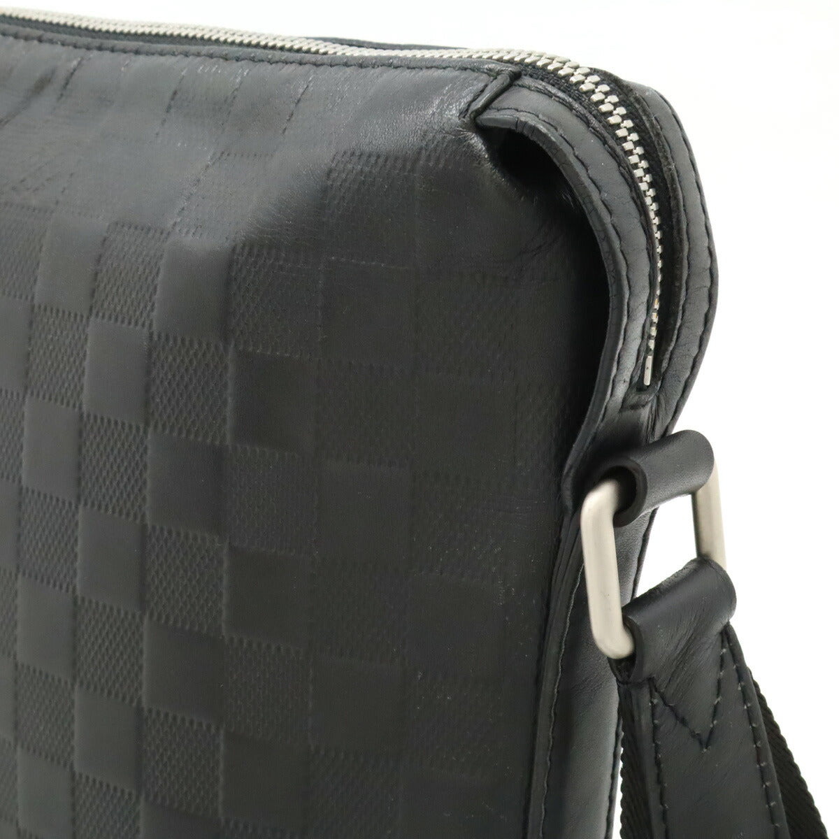 Louis Vuitton Damier Infini Discovery Messenger Bag Black