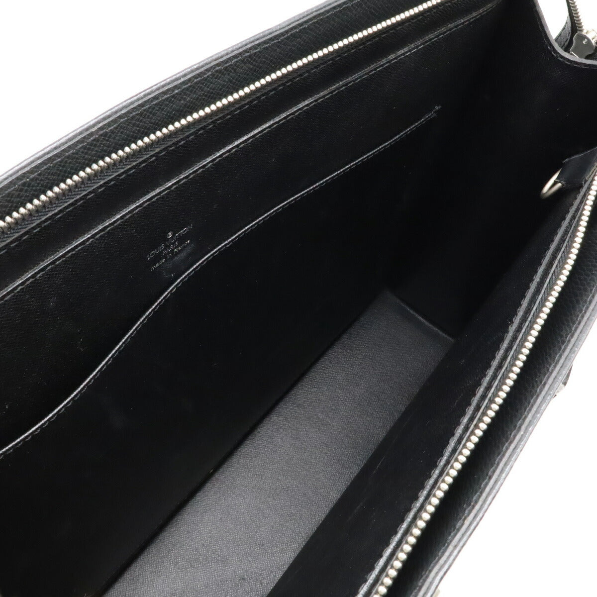 Louis Vuitton Taiga Document Briefcase M30052