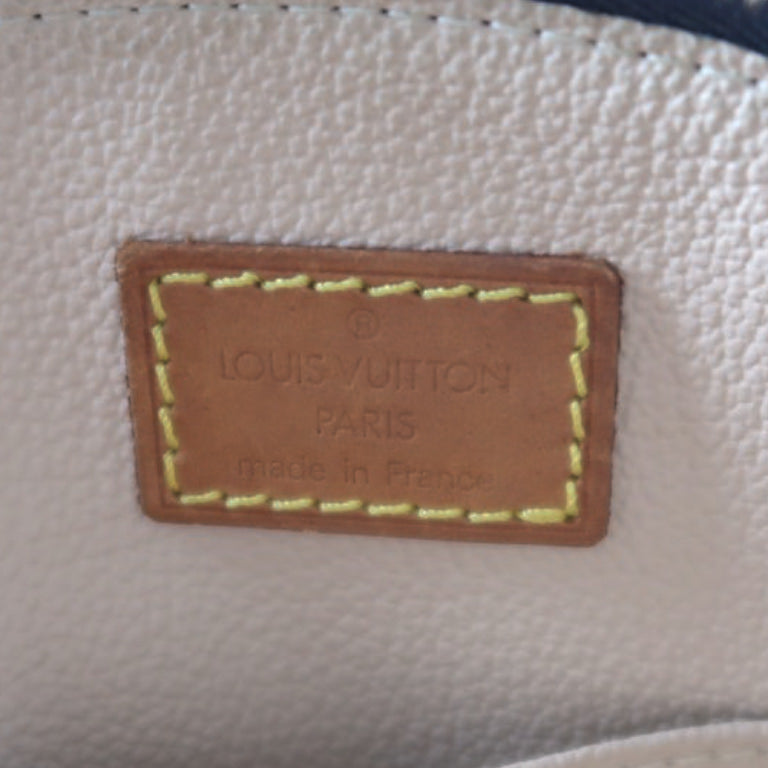 Louis Vuitton  Canvas in Very Good Condition