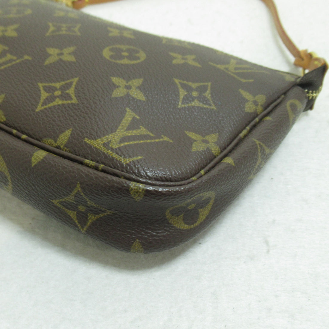 Louis Vuitton Pochette Accessoire Monogram Clutch