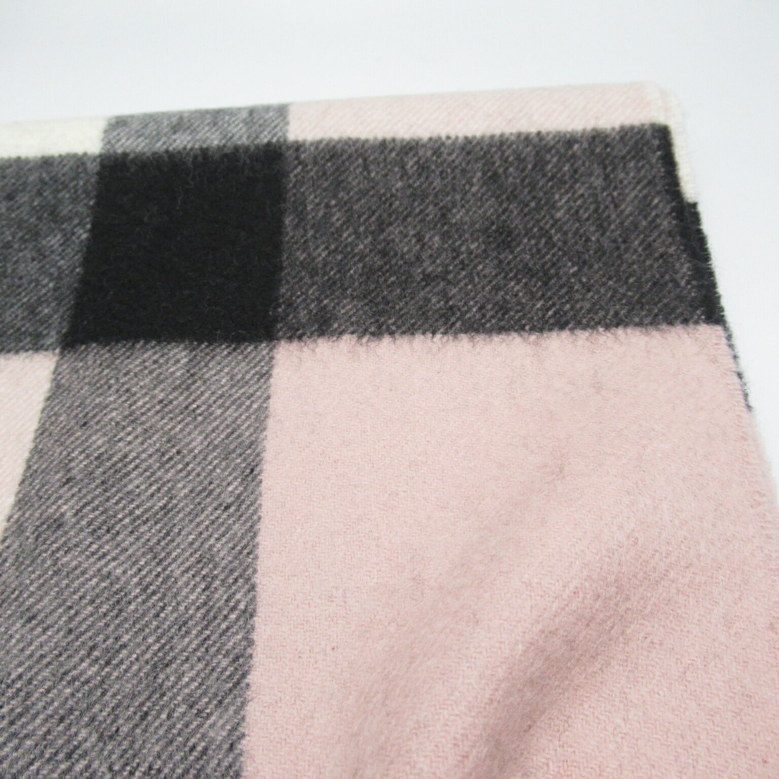 Burberry Cashmere Scarf Pink 8015549