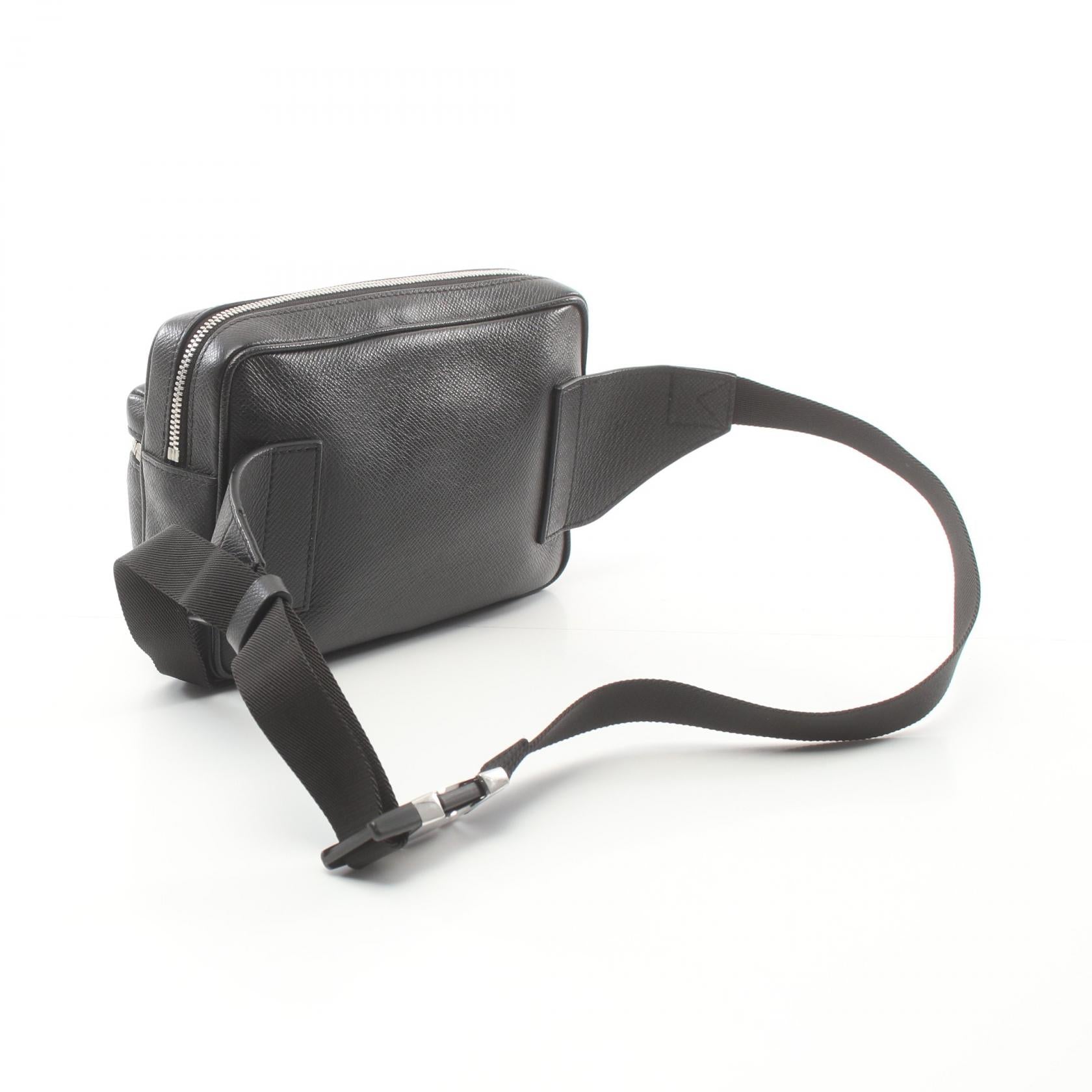 Louis Vuitton Taiga Noir Leather Waist Bag M33438