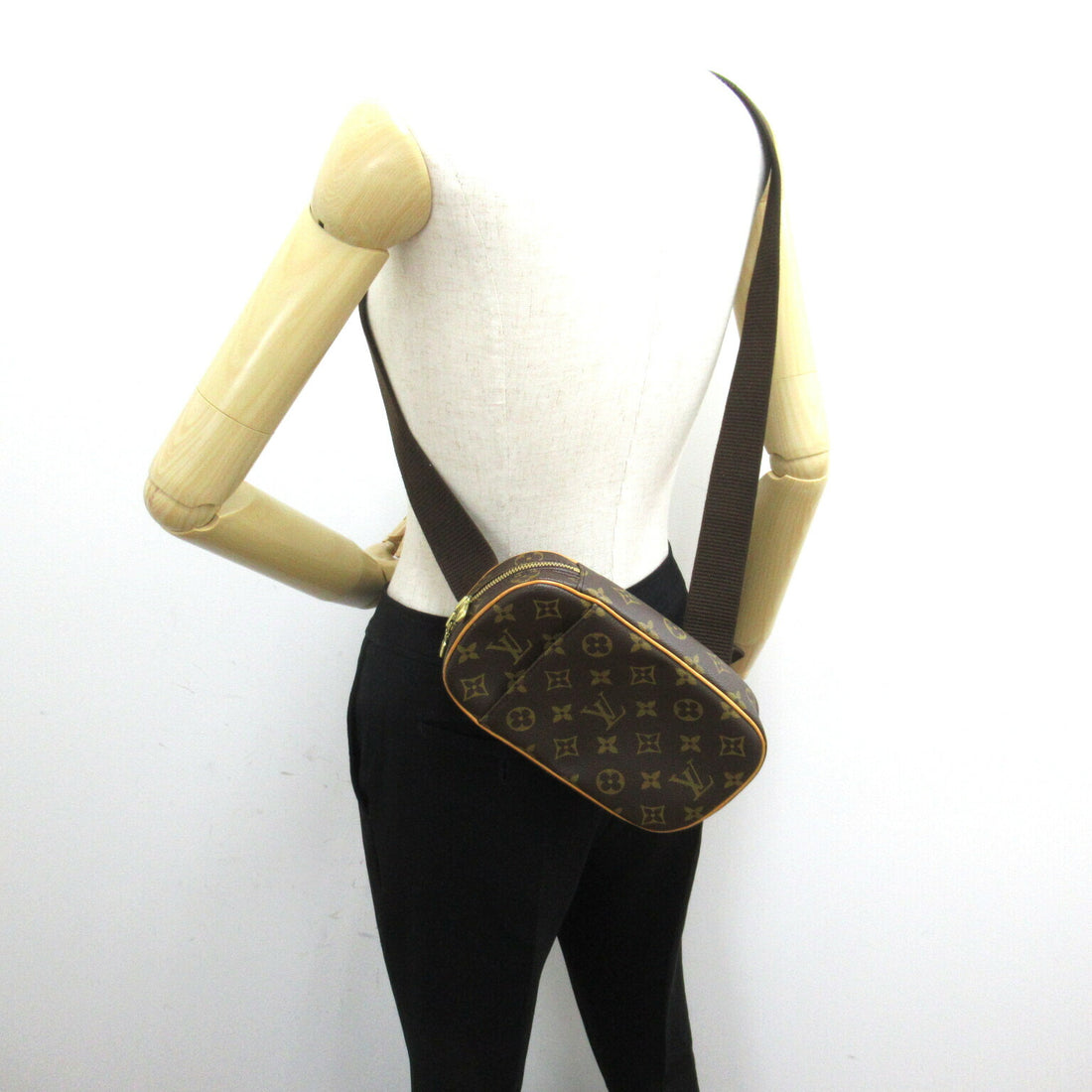 Louis Vuitton Pochette Gange Waist Bag M51870