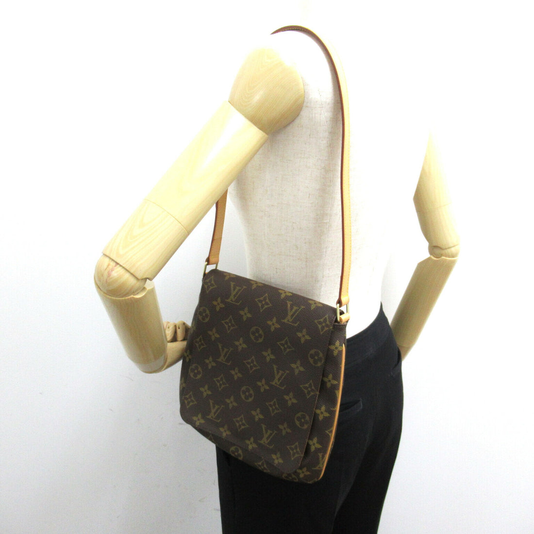 Louis Vuitton Musette Salsa Short Shoulder Bag Brown