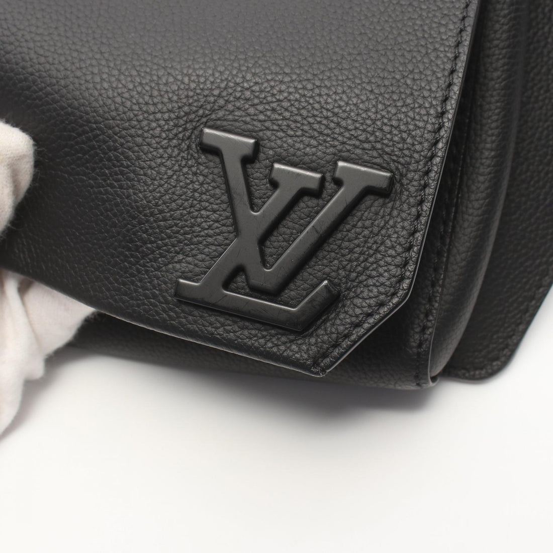 Louis Vuitton Grain Leather Waist Bag Black M57081