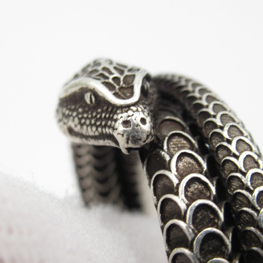 Gucci Silver Garden Snake Ring  Metal Ring in Great Condition