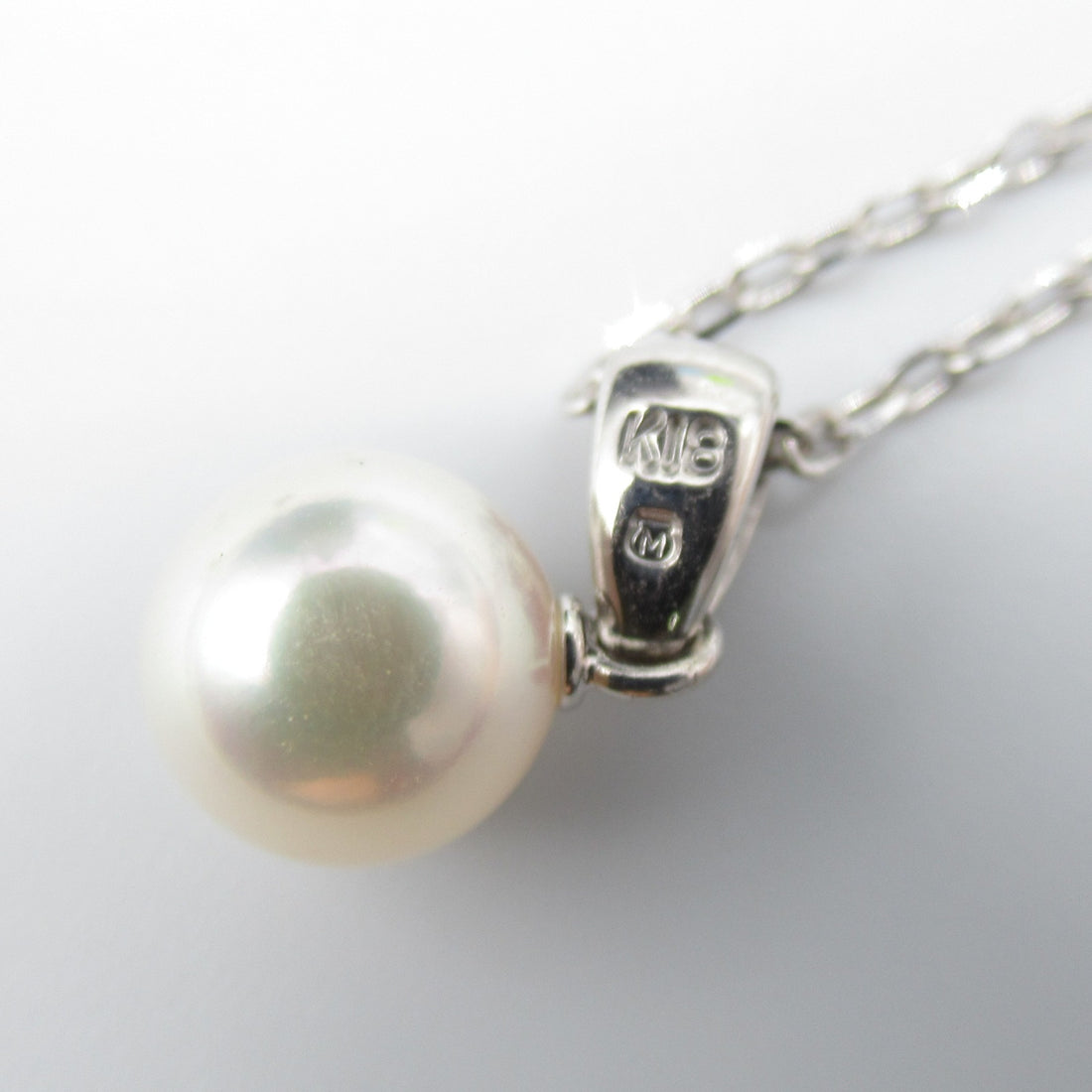 Mikimoto 18K Pearl Necklace  Metal Necklace in Great Condition