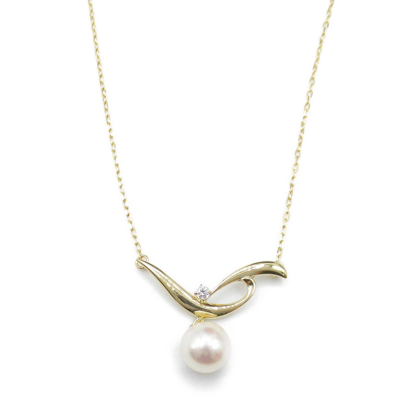 Mikimoto 18K Pearl Necklace Metal Necklace in Great Condition