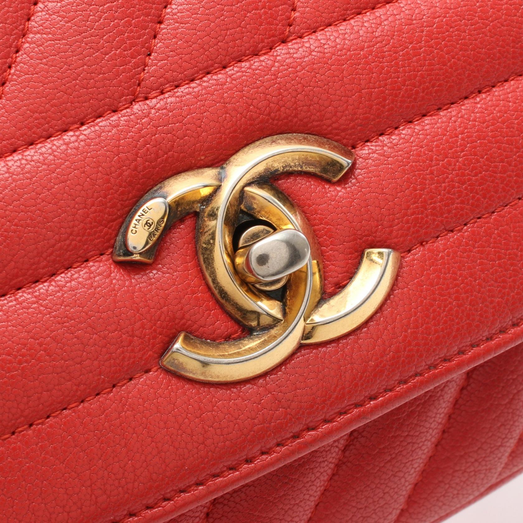 Chanel Chevron Leather Shoulder Bag Red