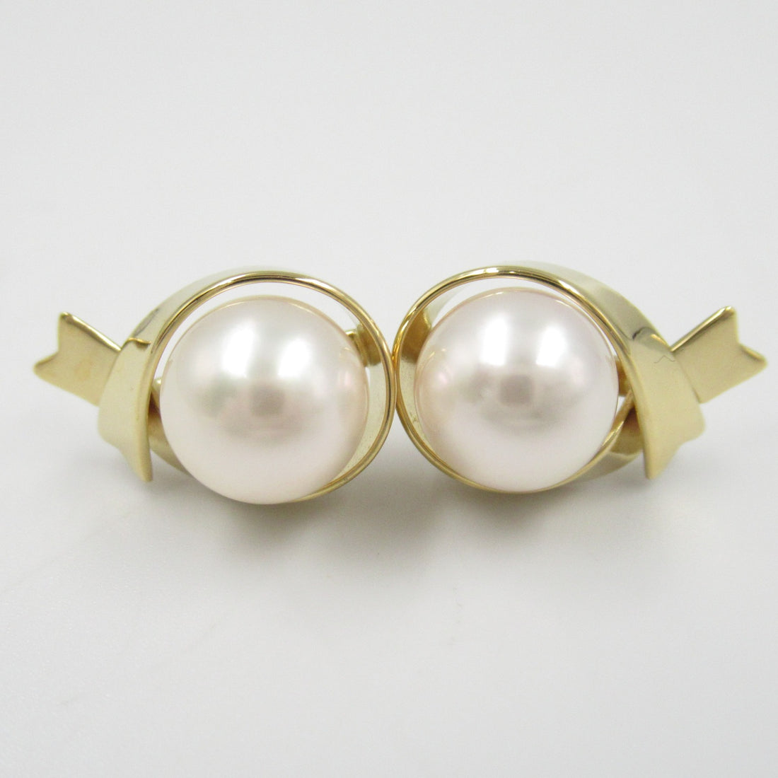 Mikimoto 18K Pearl Stud Earrings  Metal Earrings in Great Condition