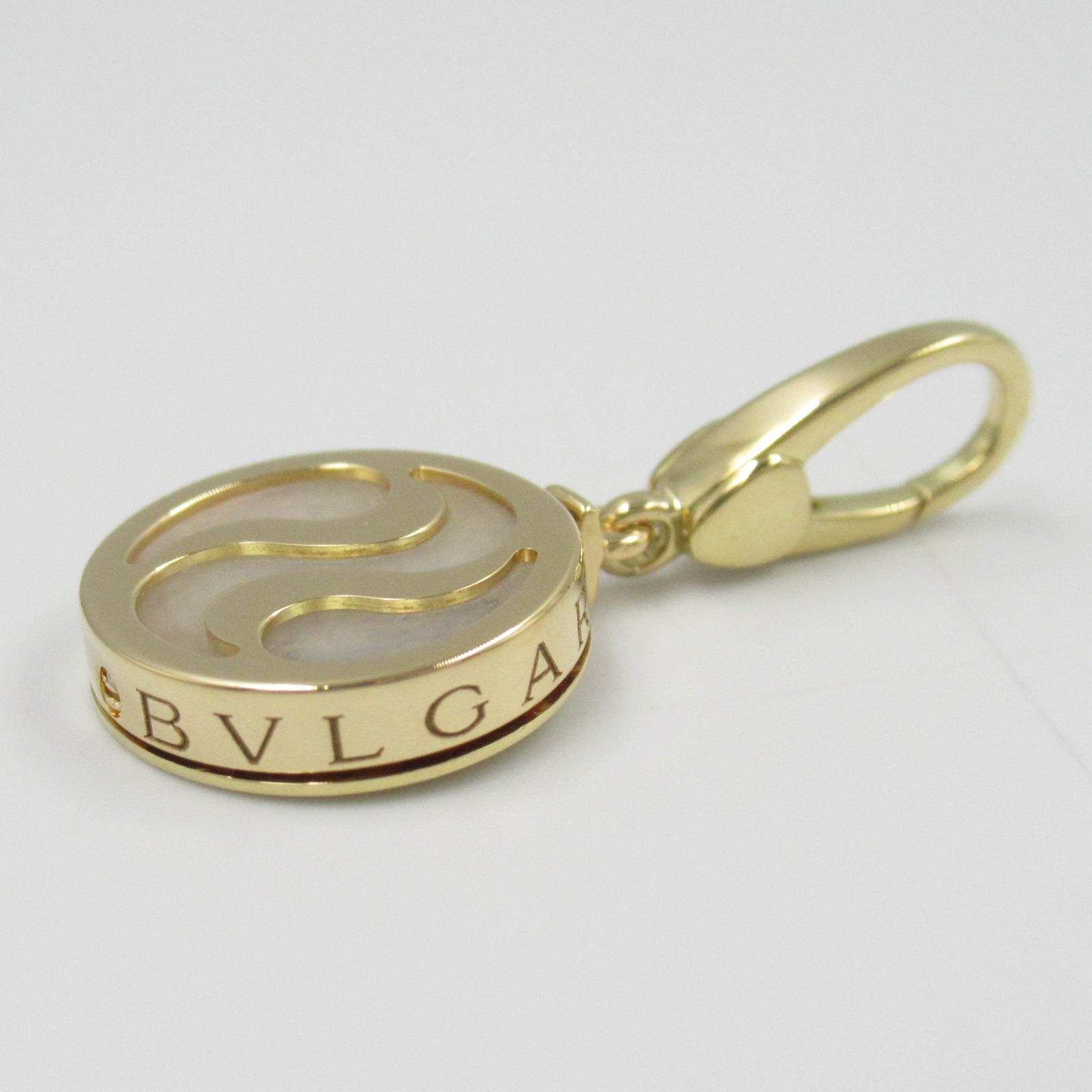 Bvlgari 18K Optical Illusion Pendant Metal Pendant in Great Condition