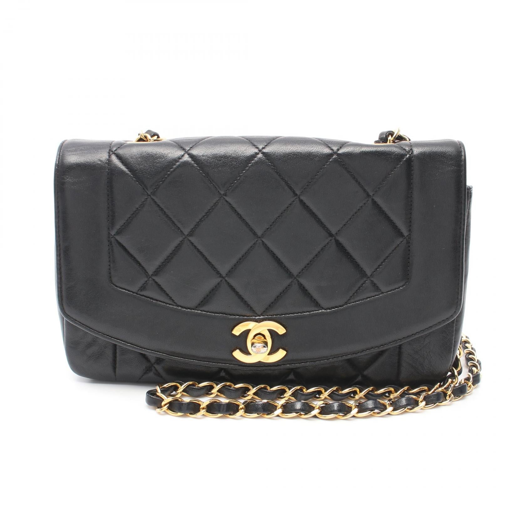 Chanel Matelasse Diana Flap Shoulder Bag Leather Shoulder Bag A01165 in Very Good Condition