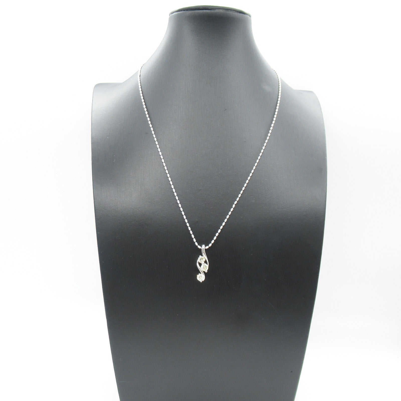 K18WG White Gold Diamond Necklace