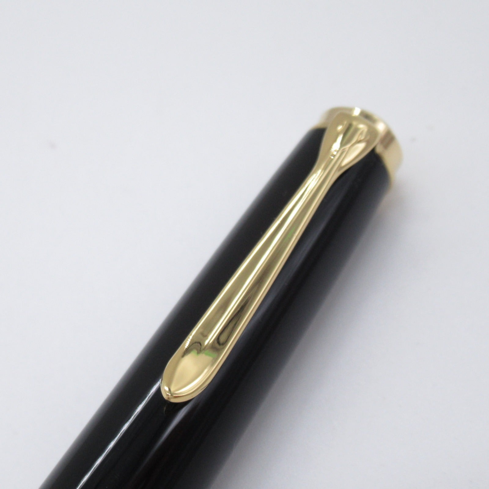 Pelikan Souveran M800 Black Fountain Pen K18WG