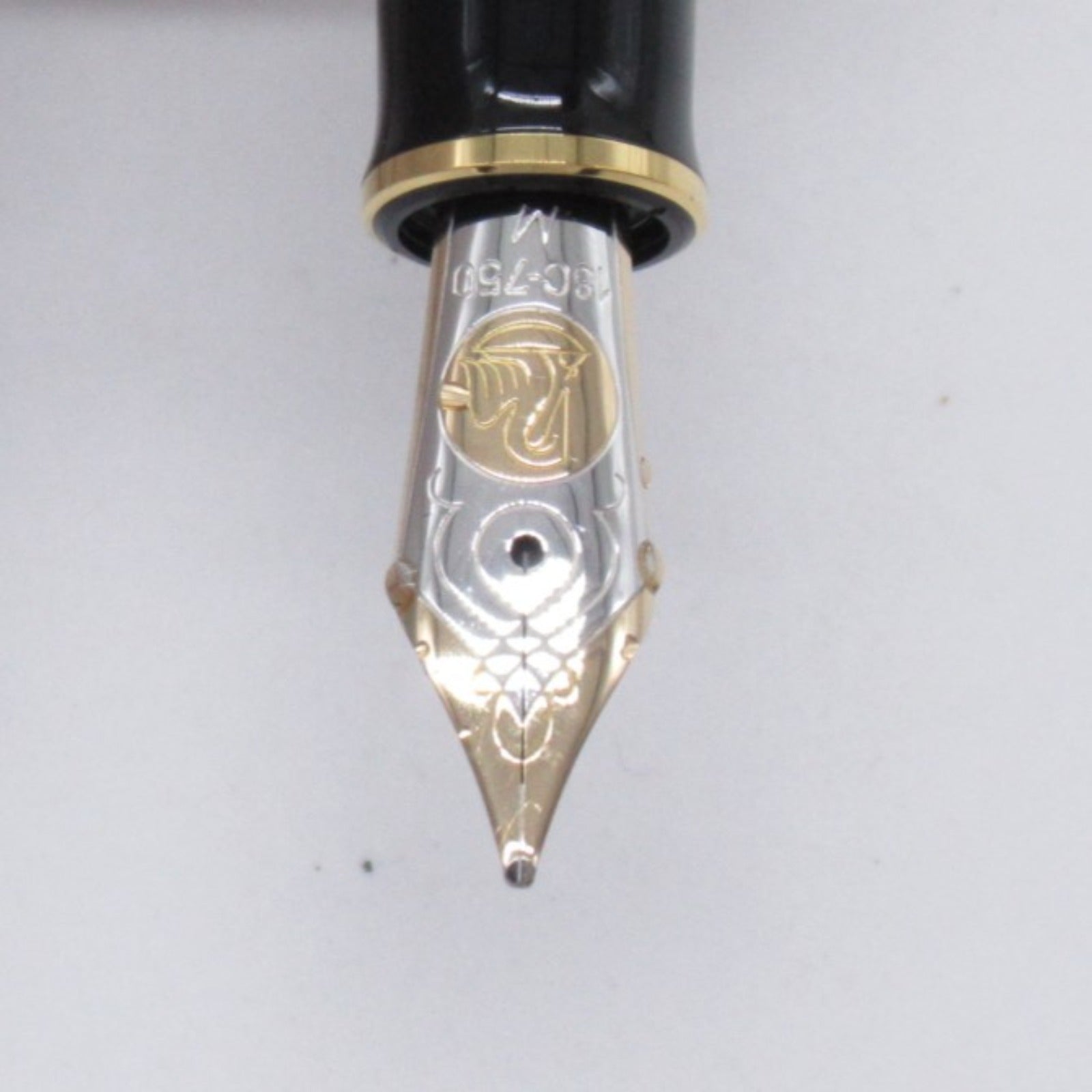 Pelikan Souveran M800 Black Fountain Pen K18WG