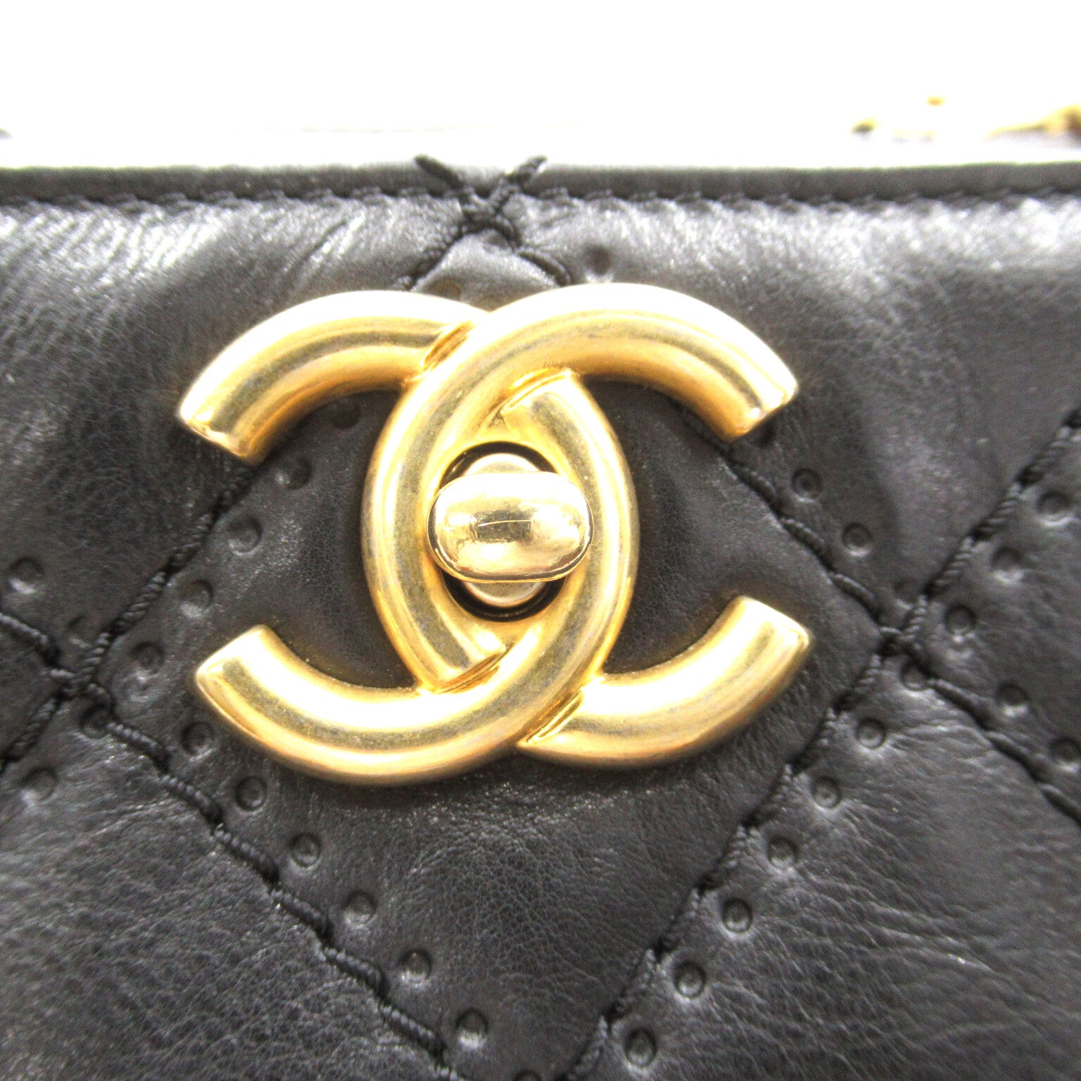 Chanel CC Quilted Leather Zip Tote Leather Tote Bag in Very Good Condition